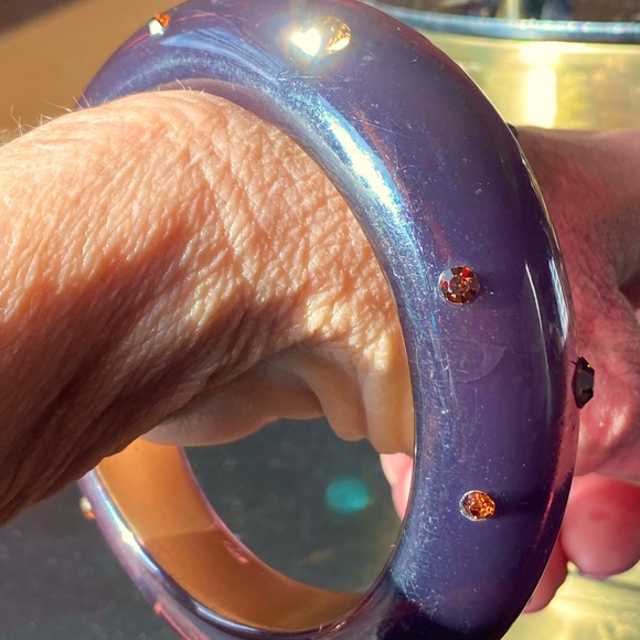 SALE 3/$20 Lucite Chunky bangle,purple crackle,reverse gold painted, rhinestones - Picture 13 of 14